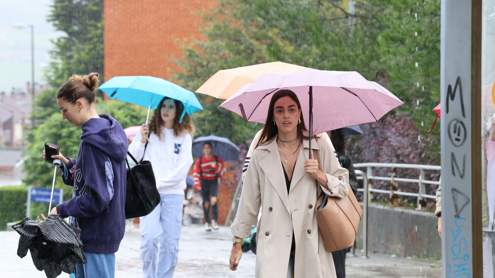 La lluvia viene para quedarse en Asturias: las imágenes del tiempo