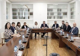 Reunión entre el Ministerio de Transporter, delegación del Gobierno del Principado y el Ayuntamiento de Gijón por la situación del vial de Jove, esta tarde.