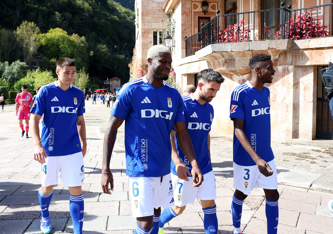 La Santina bendice al Real Oviedo, en imágenes