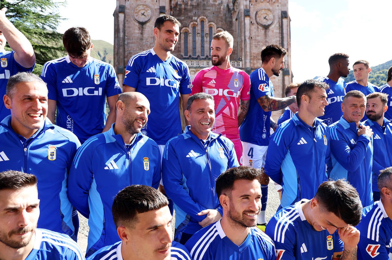 La Santina bendice al Real Oviedo, en imágenes