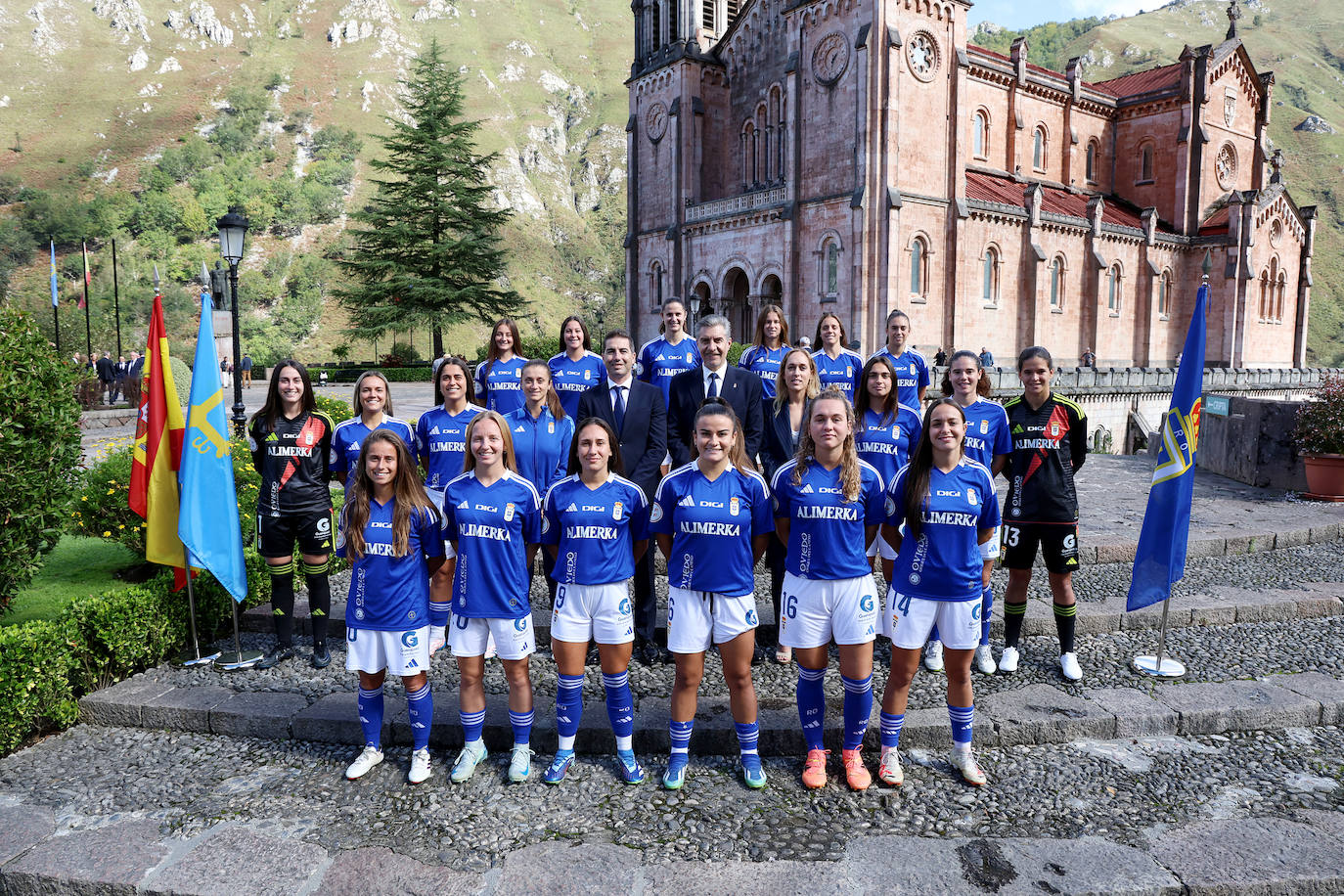 La Santina bendice al Real Oviedo, en imágenes