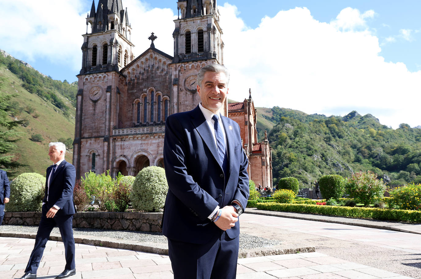 La Santina bendice al Real Oviedo, en imágenes