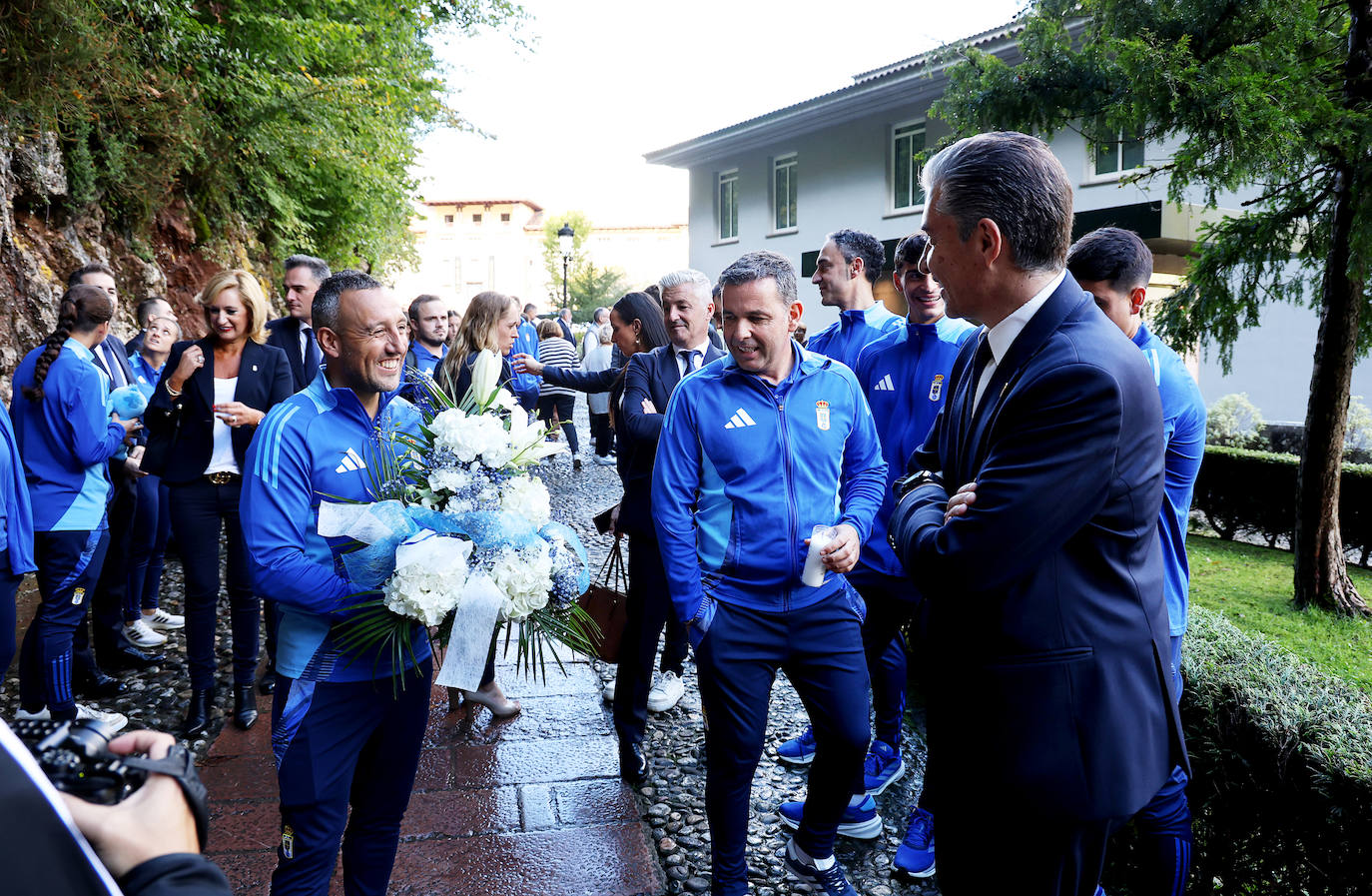 La Santina bendice al Real Oviedo, en imágenes