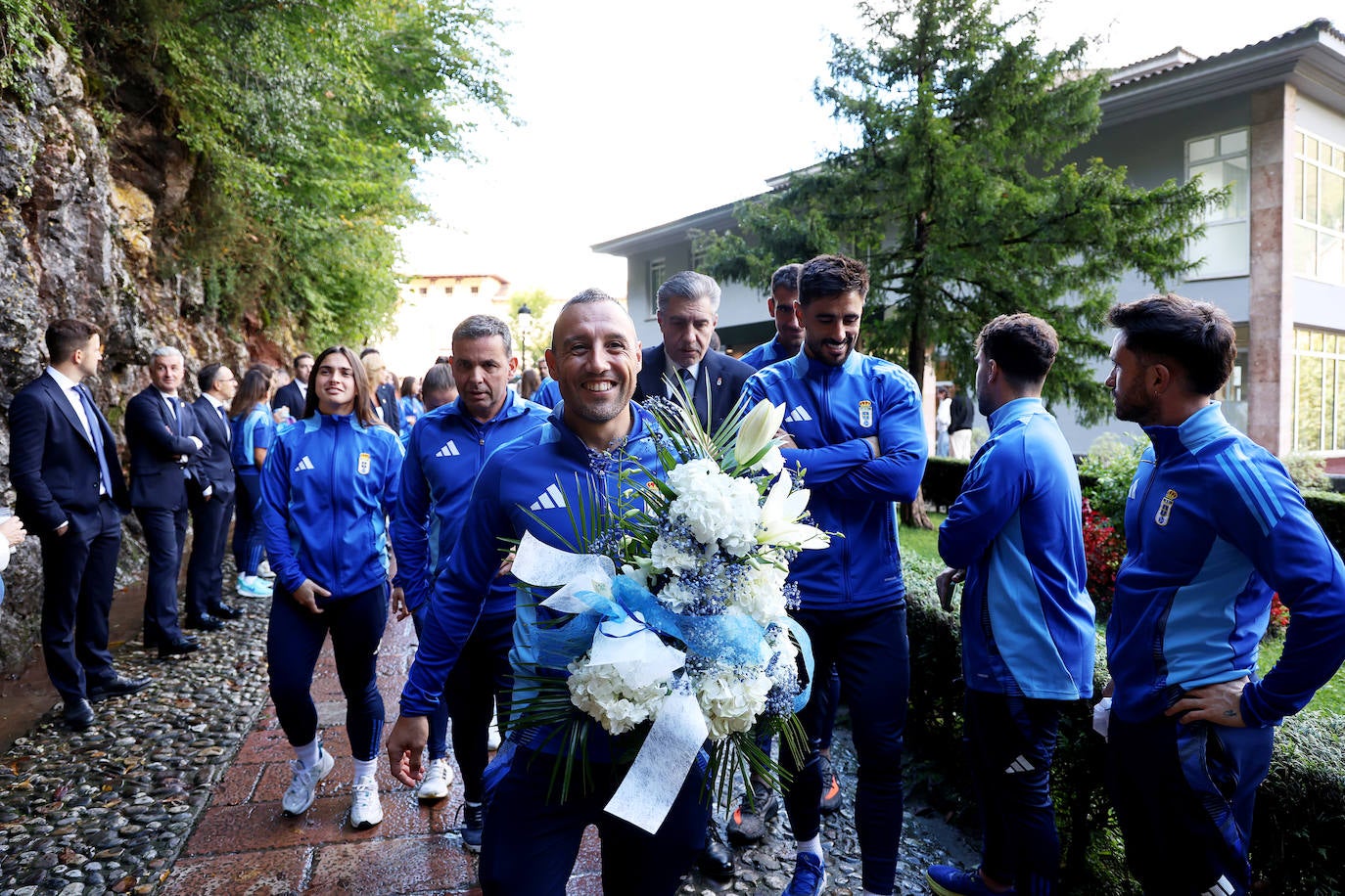 La Santina bendice al Real Oviedo, en imágenes