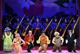 Yolanda Montoussé, Karina Demurova, Nico Darmanin, Germán Olvera, David Menéndez y Fernando Latorre, durante la representación.