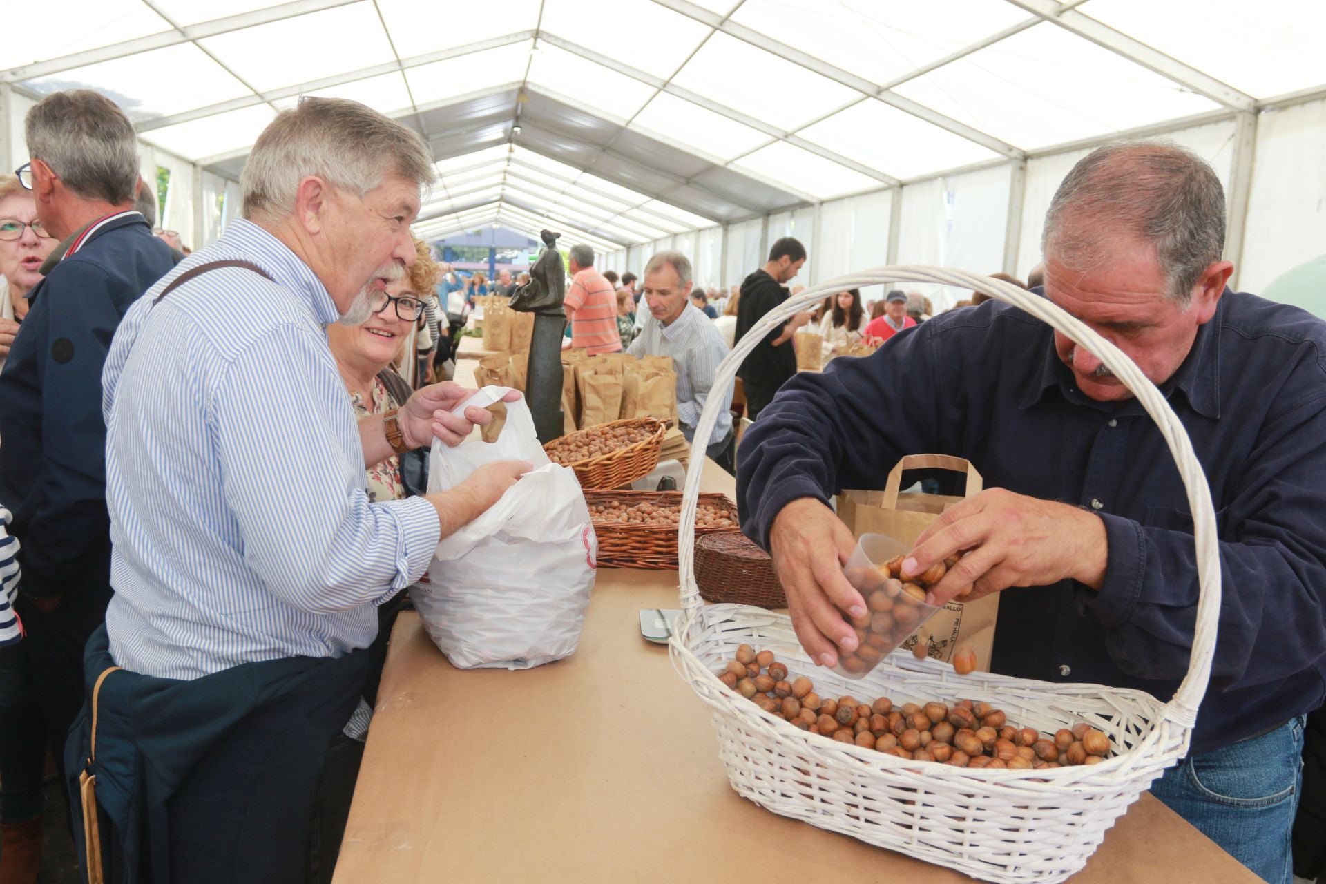 El Festival de la Avellana de Infiesto, en imágenes