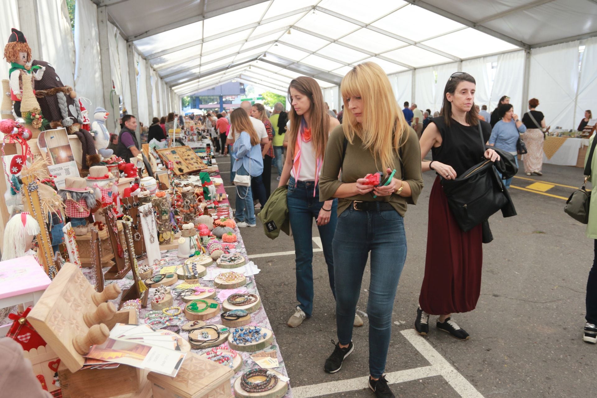 El Festival de la Avellana de Infiesto, en imágenes