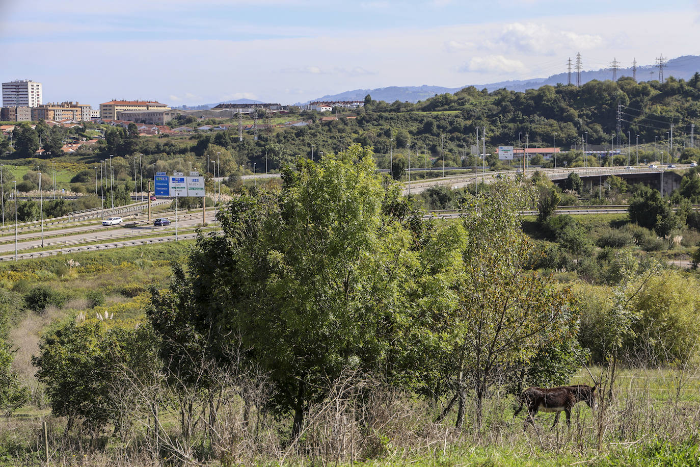 El enlace de Lloreda conecta con la 'Y' y la autovía del Cantábrico.