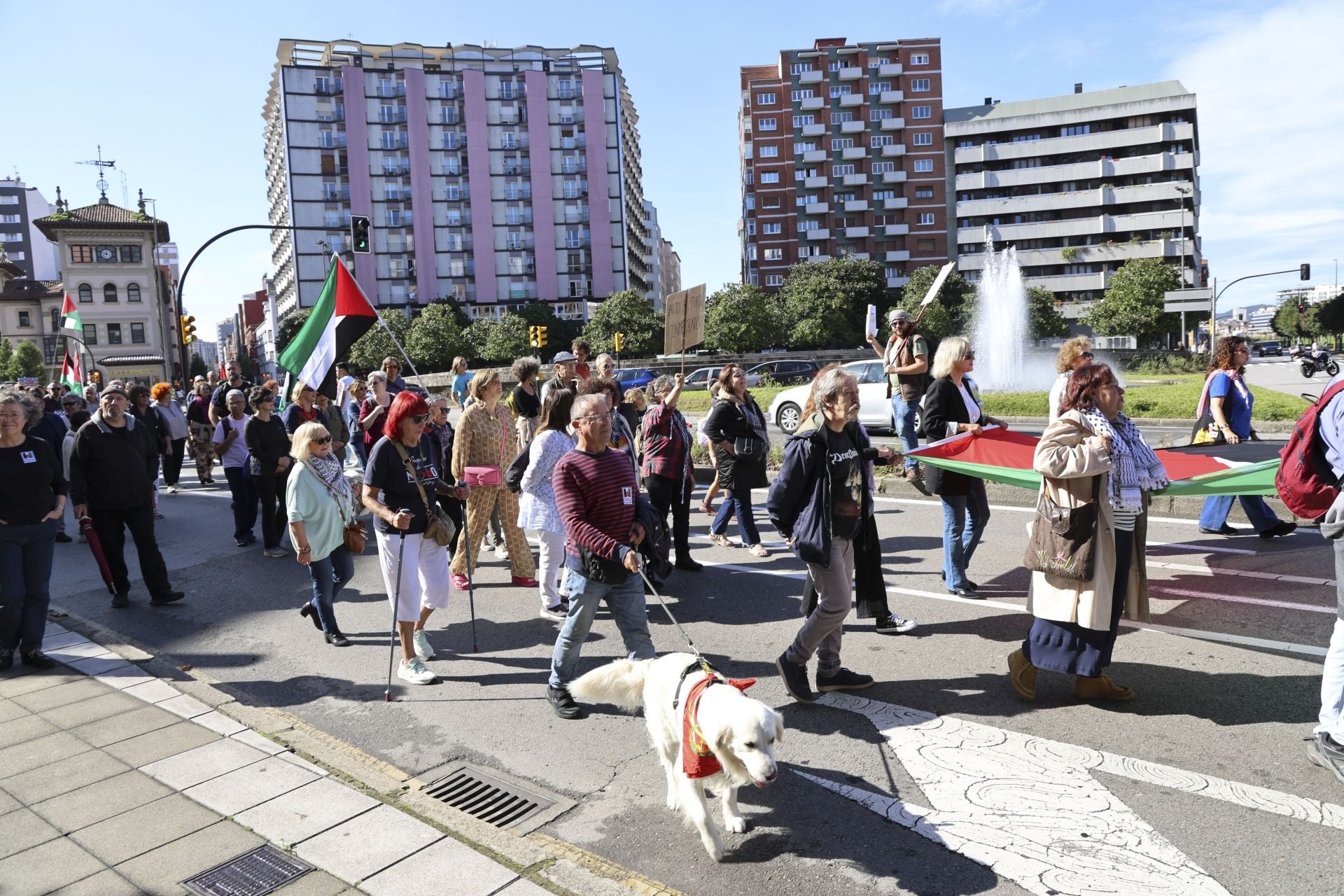 Más de un millar de personas se manifiesta en Gijón en apoyo a Palestina