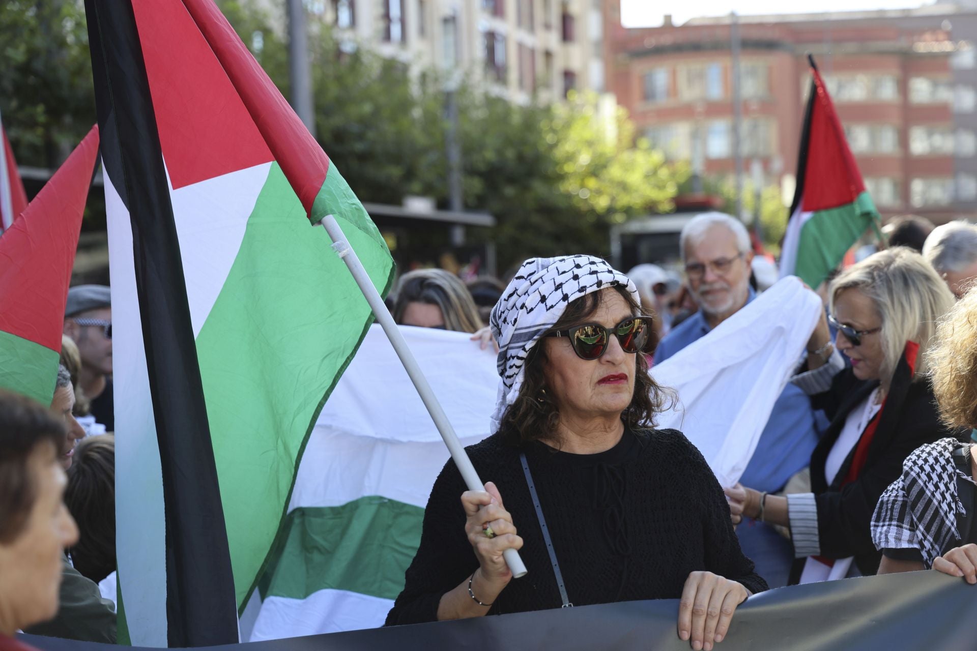 Más de un millar de personas se manifiesta en Gijón en apoyo a Palestina