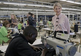 La vicepresidenta segunda del Gobierno y ministra de Trabajo y Economía Social, Yolanda Díaz, visita las instalaciones de Inditex en Arteixo (A Coruña), este lunes.