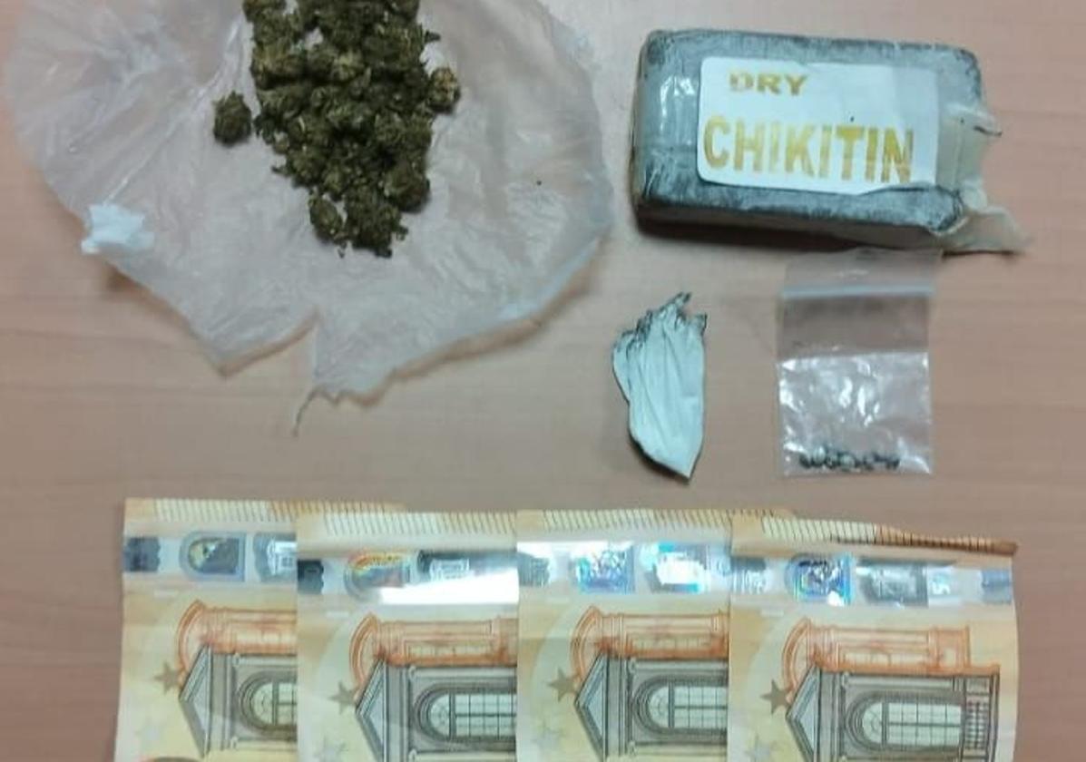 Droga y dinero incautado por la Guardia Civil.