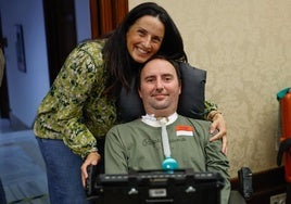 José Luis Capitán y su mujer, Teresa Pérez, siguiendo el debate desde la Cámara Baja.