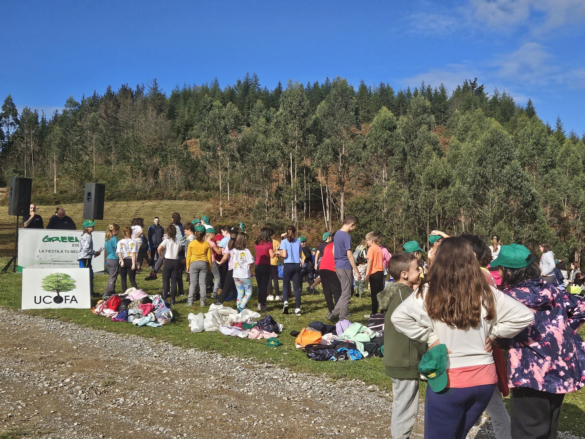 Los más pequeños celebran el Día del Árbol en Piloña
