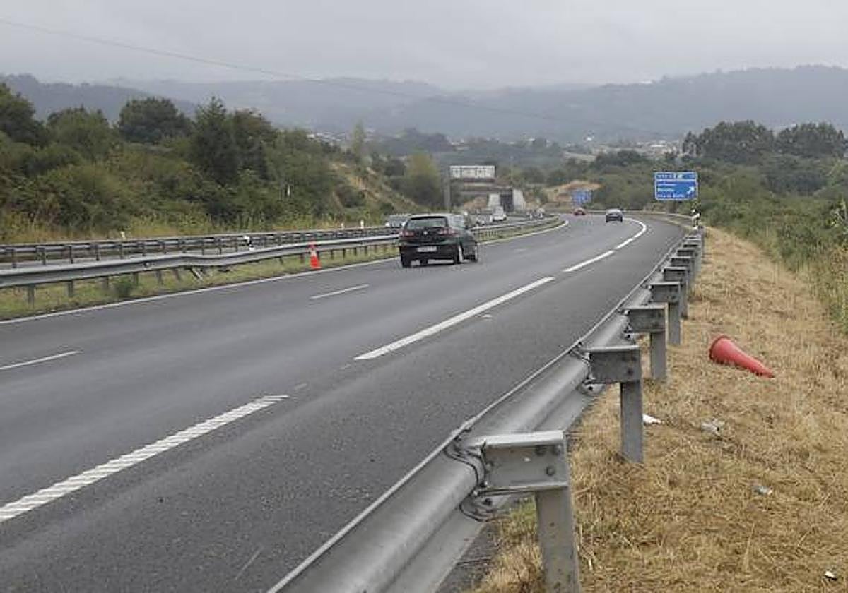 El siniestro ocurrió en torno a las 11.45 horas a la altura del kilómetro 5,500, sentido Mieres.