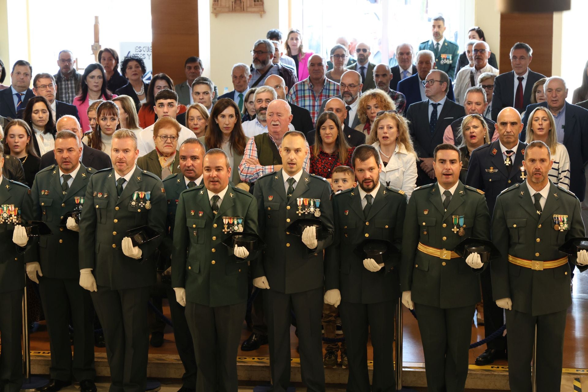 La Guardia Civil celebra el día de su patrona, la Virgen del Pilar, en Avilés