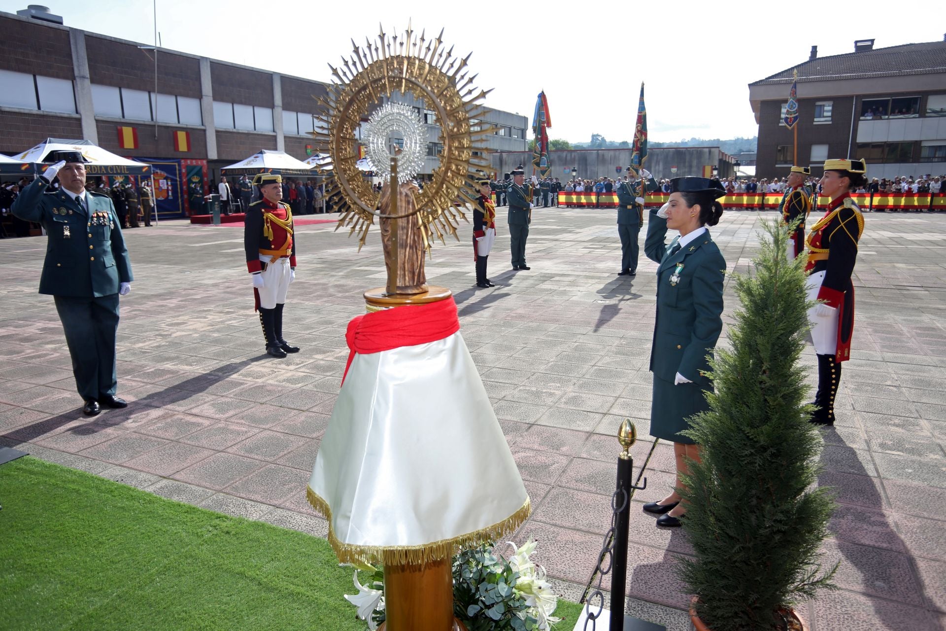 El Día del Pilar ensalza en Oviedo el «sacrificio y la entrega» de la Guardia Civil