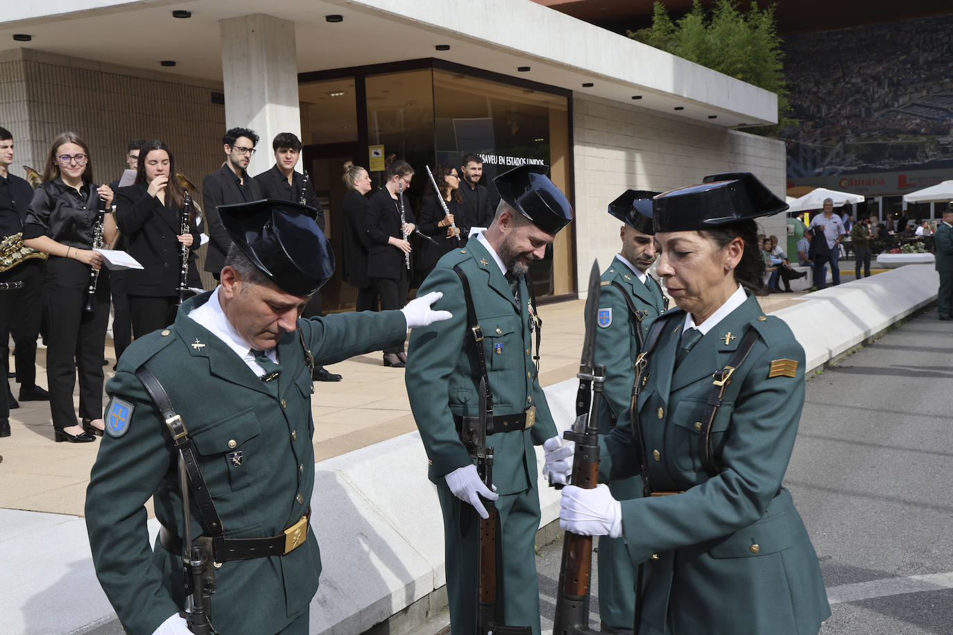 La Guardia Civil celebra el Día del Pilar en Gijón