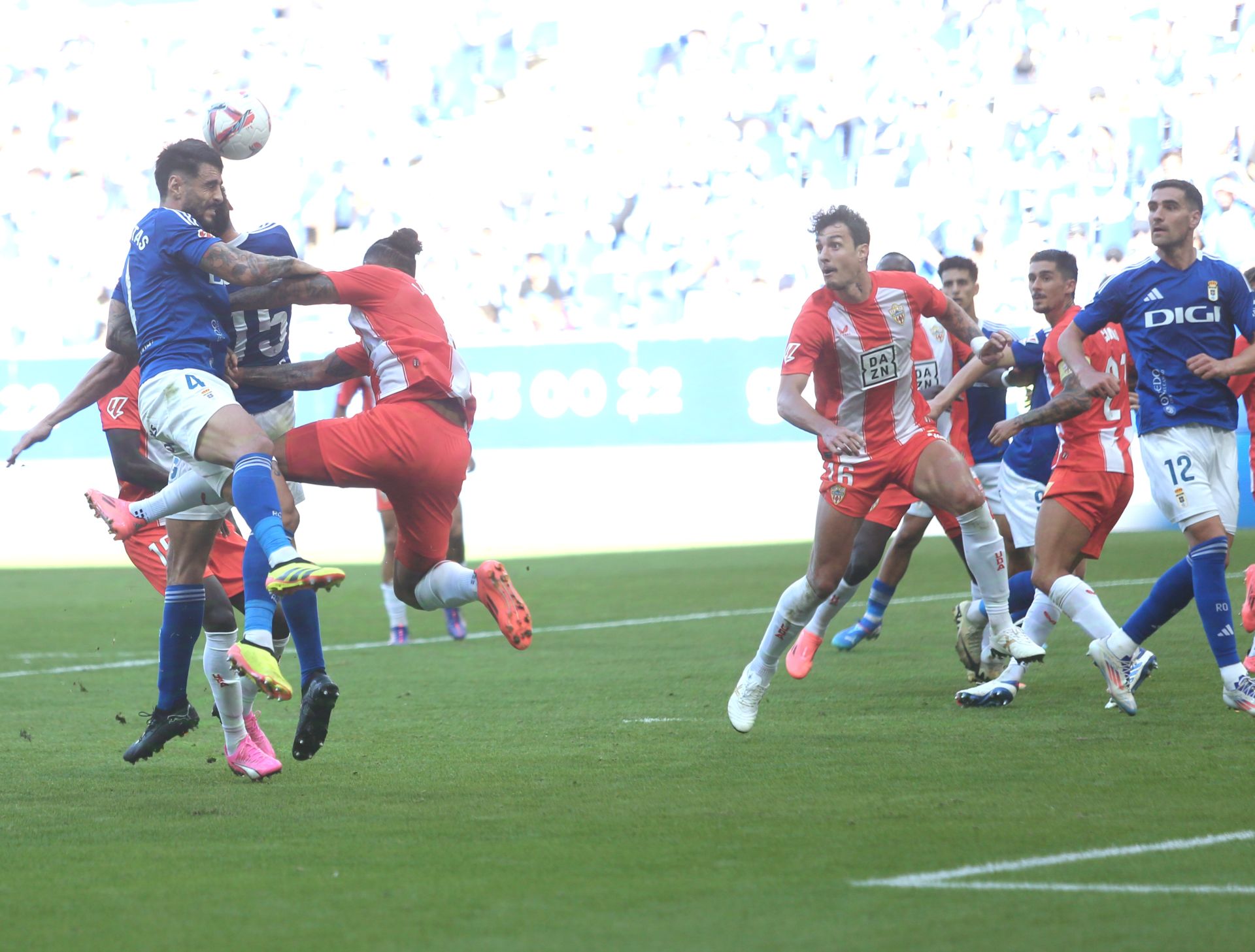 Las mejores imágenes del Real Oviedo contra el Almería (3-2)