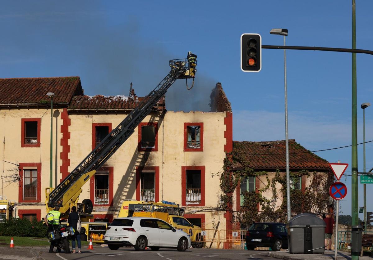 Estado en el que quedó el edificio tras el incendio.