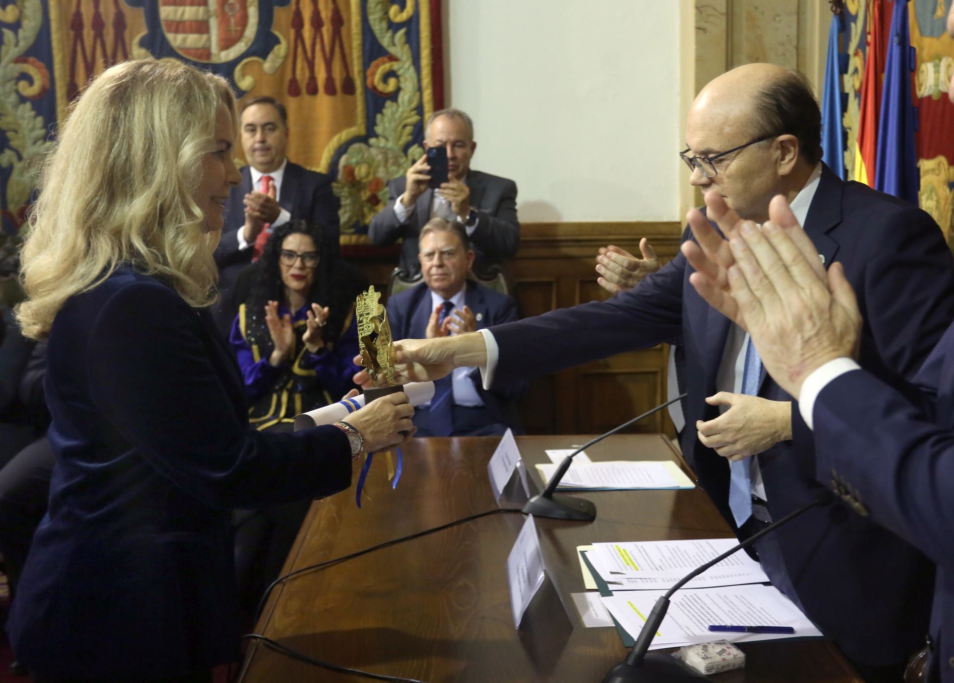 Maribel Verdú, Cayetano Martínez de Irujo o Luis Cobos, en los premios Asicom 2024