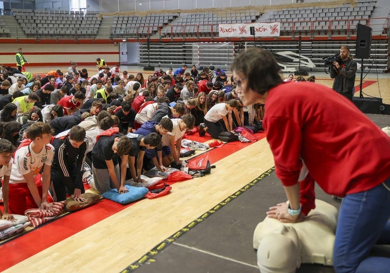 Récord de reanimación cardiopulmonar simultánea.