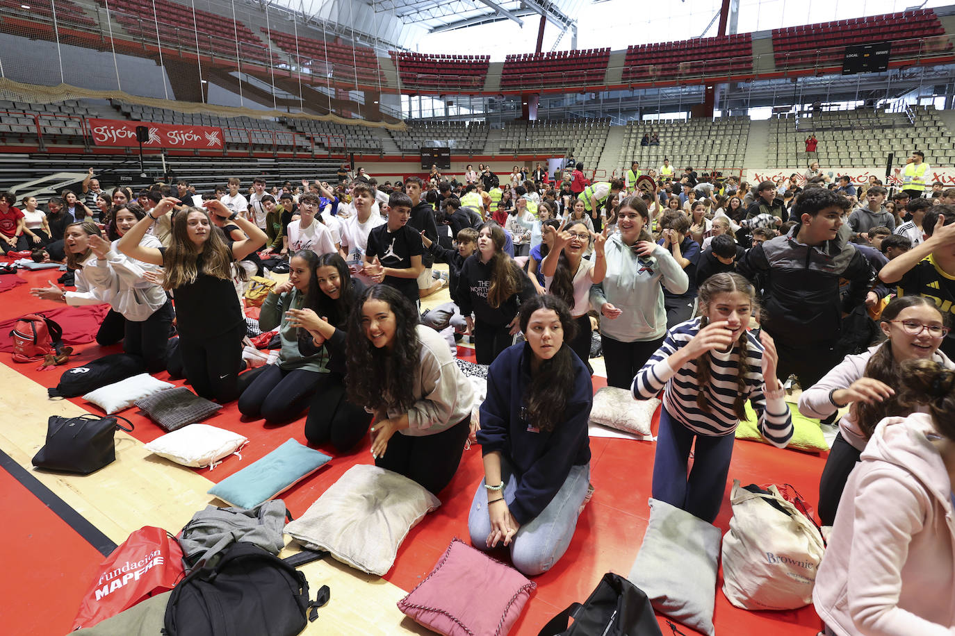 13.000 escolares baten el récord de reanimación simultánea en Gijón