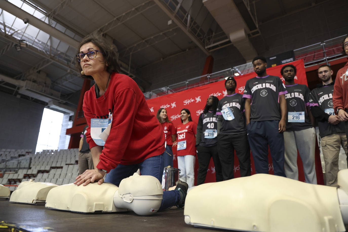 13.000 escolares baten el récord de reanimación simultánea en Gijón