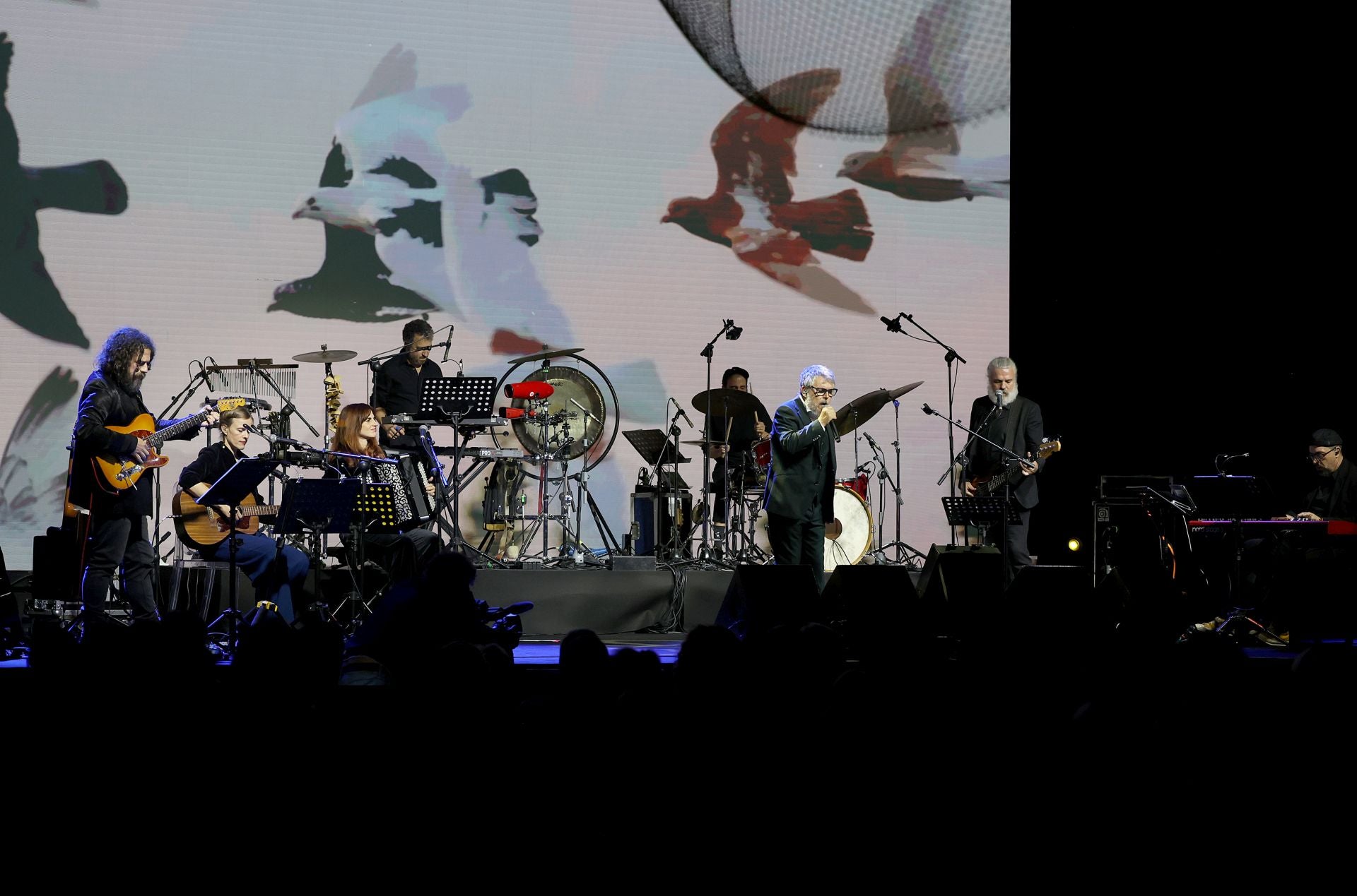 Homenaje a Serrat en la Fábrica de Armas