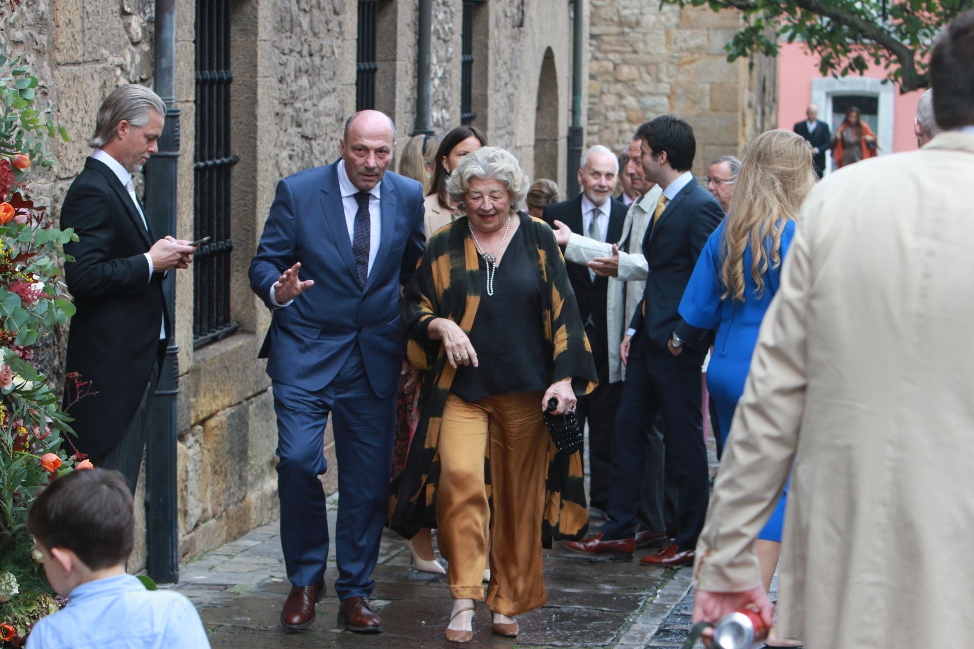 Derroche de estilo y elegancia en una boda con arraigo en Gijón