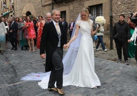 Los novios, tras finalizar la ceremonia religiosa.