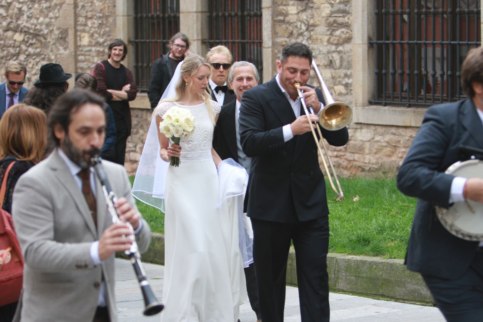 Derroche de estilo y elegancia en una boda con arraigo en Gijón