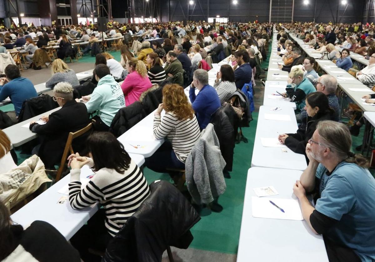 Participantes en uno de los exámenes de las oposiciones del Sespa celebradas en marzo pasado en Gijón.