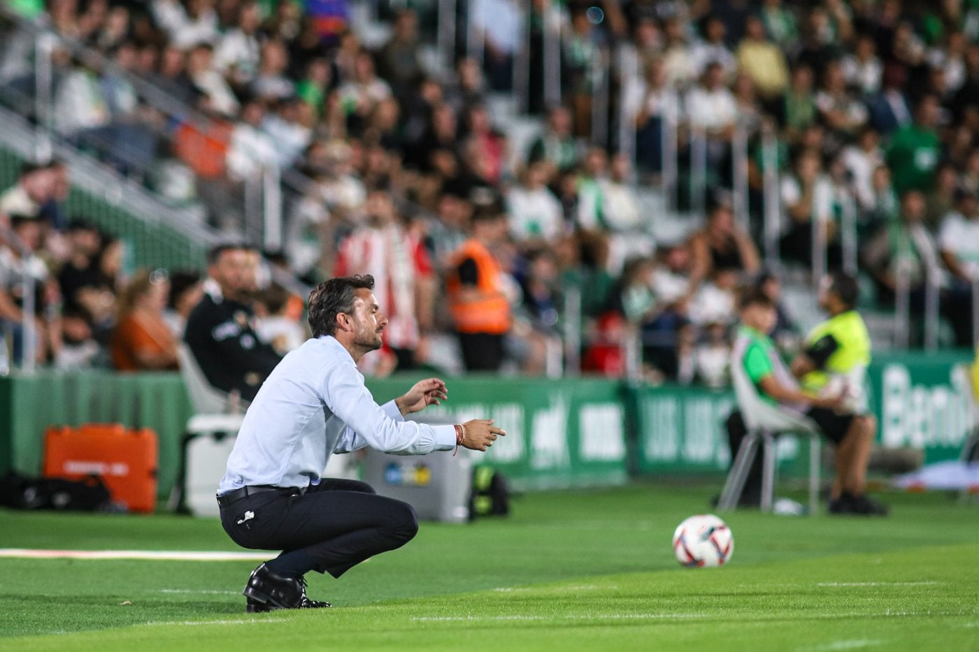 Rubén Albés, durante el partido contra el Elche en el Martínez Valero.