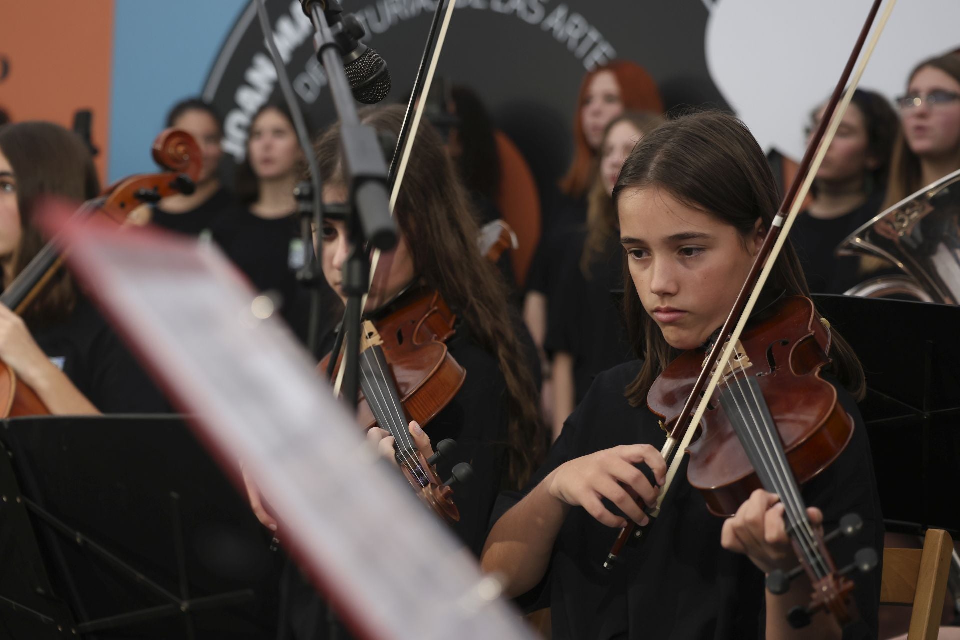 Serrat, pletórico en Asturias: las mejores imágenes de su llegada