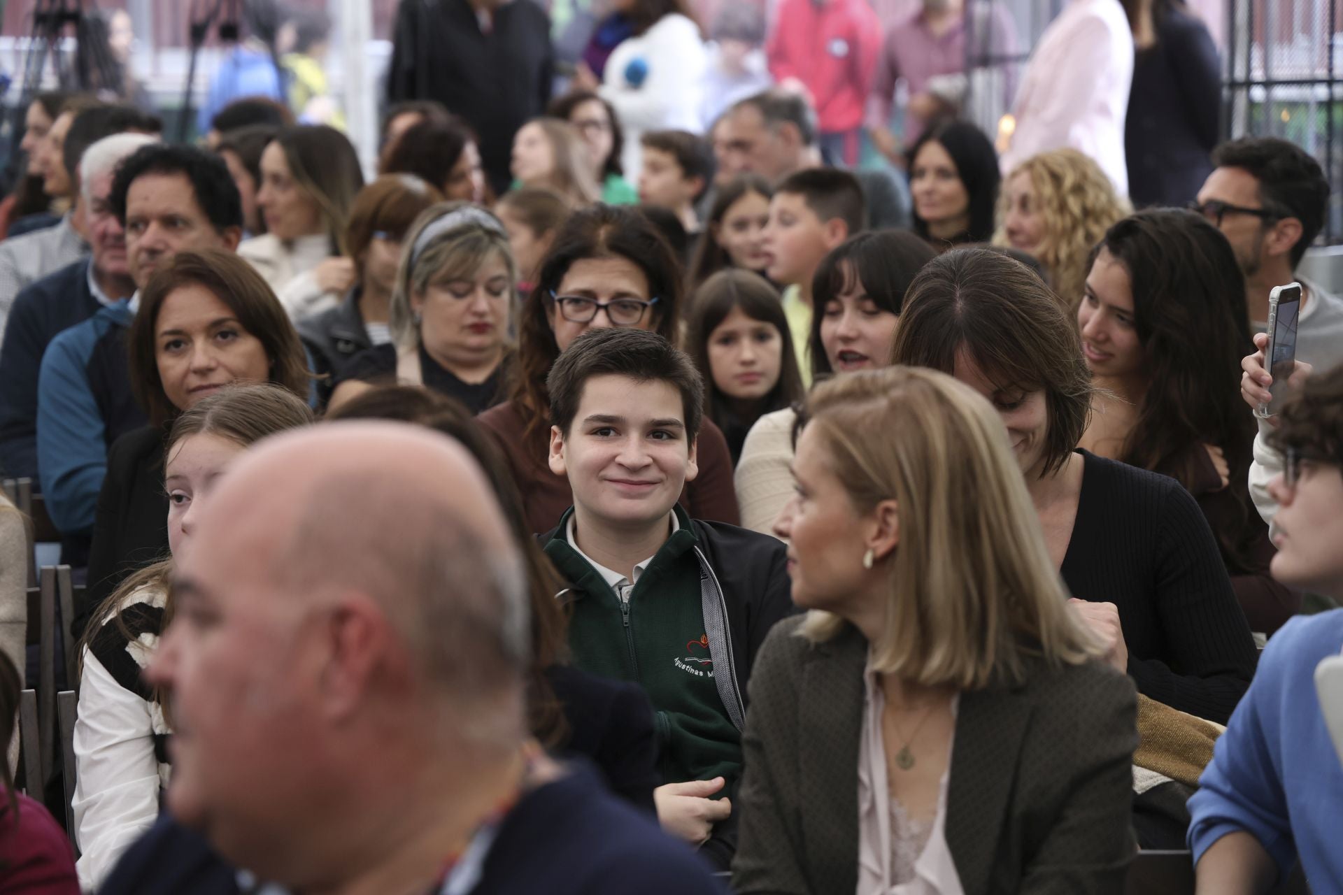 Serrat, pletórico en Asturias: las mejores imágenes de su llegada