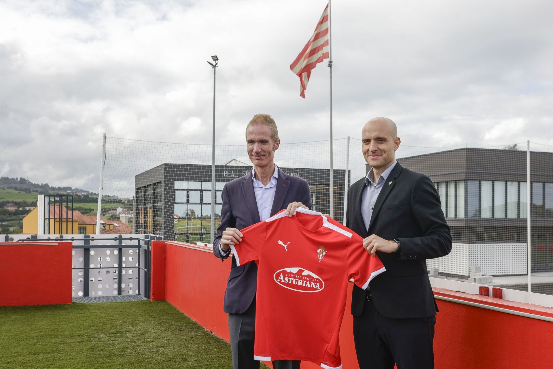 Así es el nuevo patrocinio del Sporting con Central Lechera Asturiana