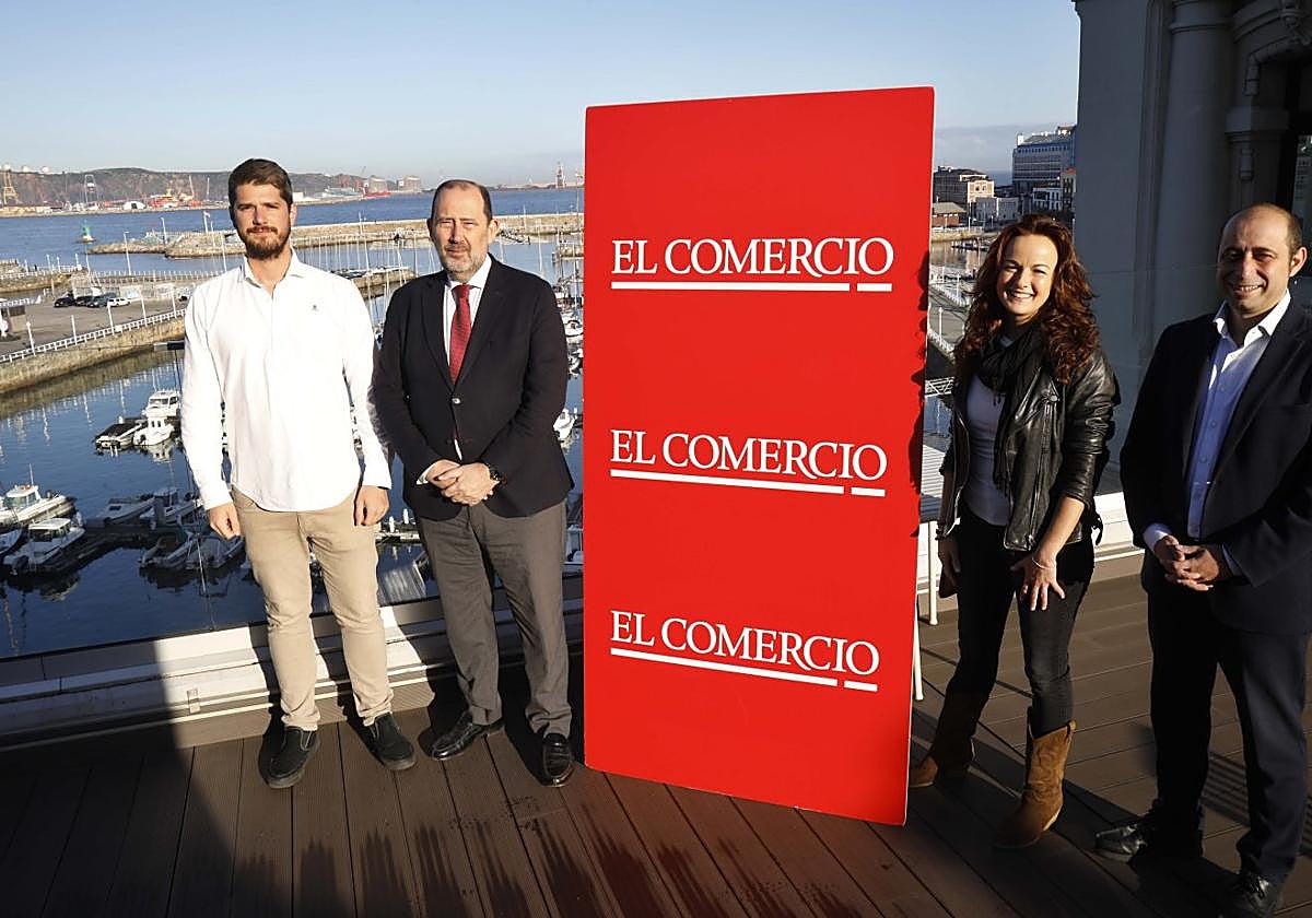 De izquierda a derecha, Carlos García-Ovies (EL COMERCIO), Ángel Rodríguez (Asturgar), Ana Labad (Anchoas Hazas) y Marcos Óscar Martínez (Colegio de Graduados Sociales).