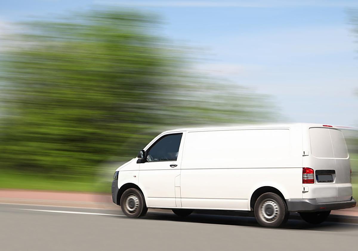 Robó una furgoneta en Ribadesella y se desplazó a Cantabria, donde sustrajo 1.200 de combustible.