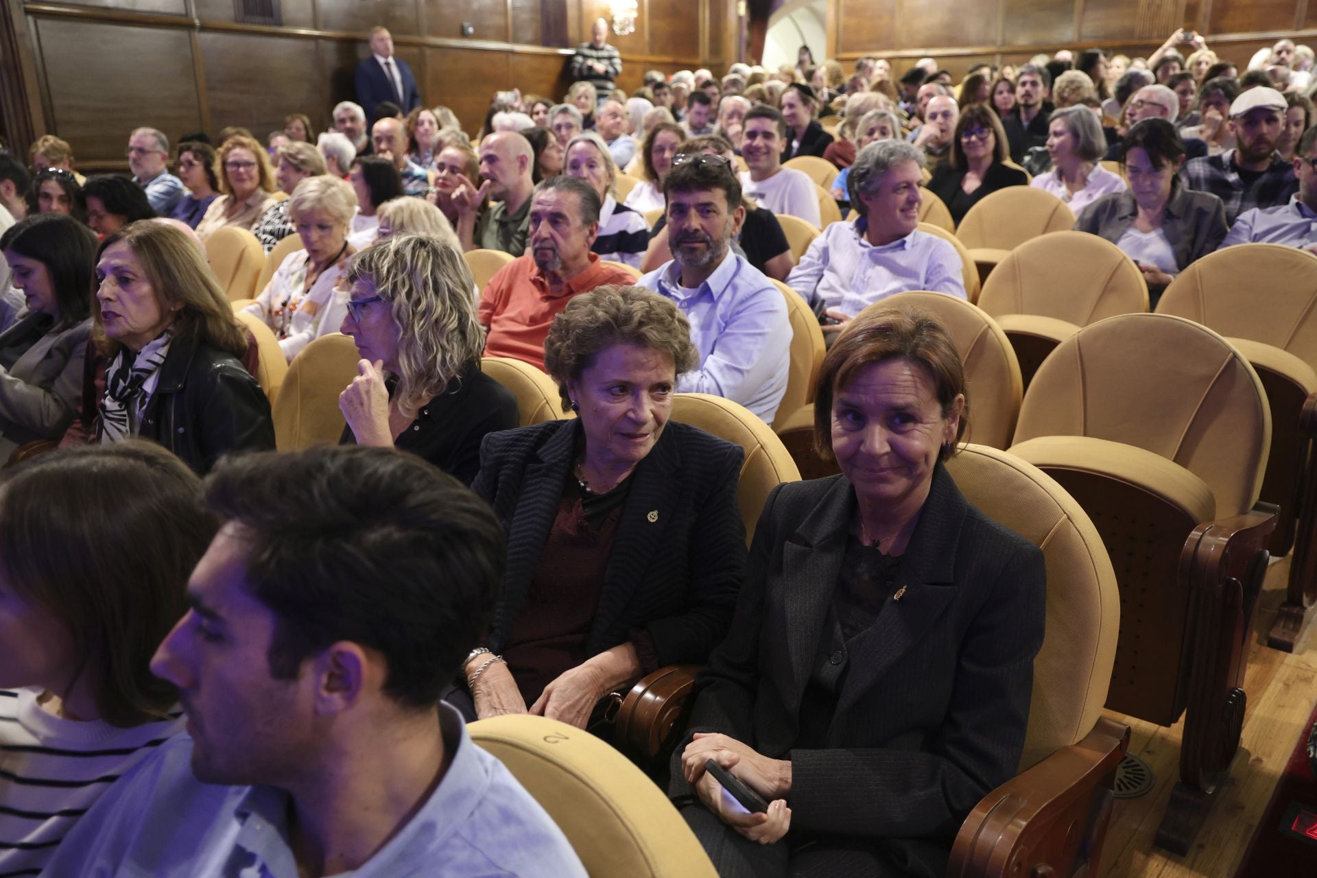 Los mejores momentos de la charla entre Joan Manuel Serrat e Iñaki Gabilondo en el Teatro Jovellanos