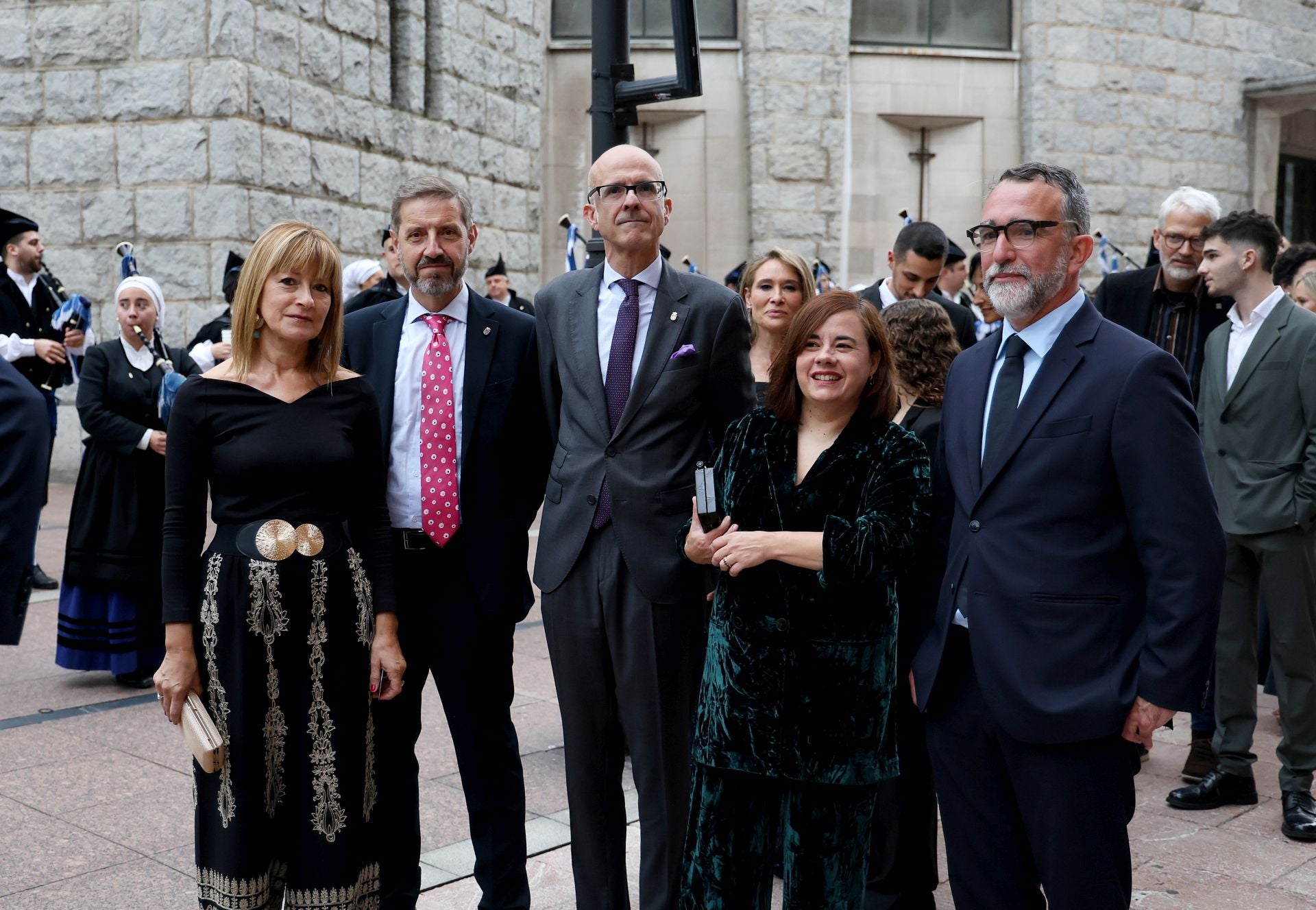 Elegancia y sobriedad entre los invitados al concierto previo a los Premios Princesa de Asturias