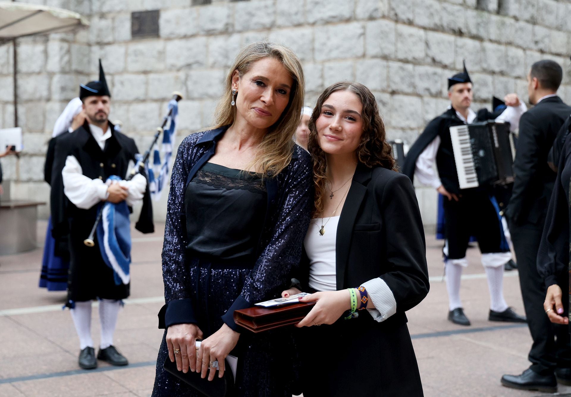 Elegancia y sobriedad entre los invitados al concierto previo a los Premios Princesa de Asturias