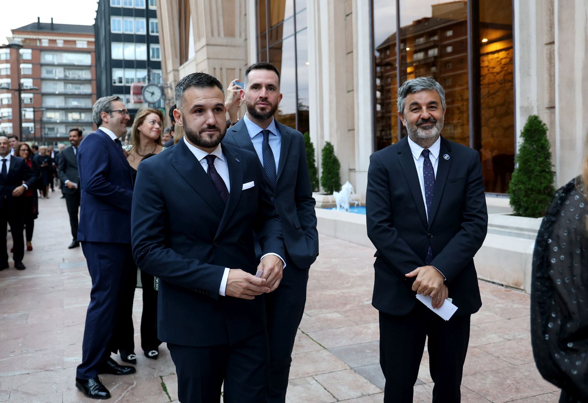 Elegancia y sobriedad entre los invitados al concierto previo a los Premios Princesa de Asturias