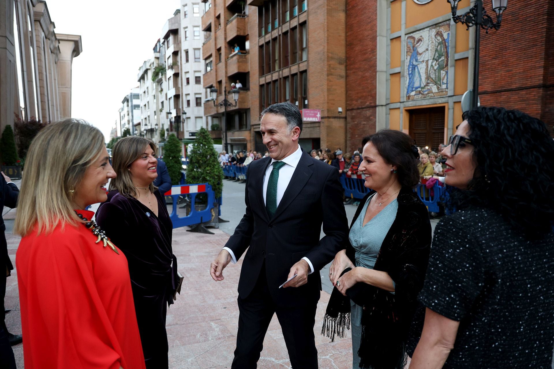 Elegancia y sobriedad entre los invitados al concierto previo a los Premios Princesa de Asturias