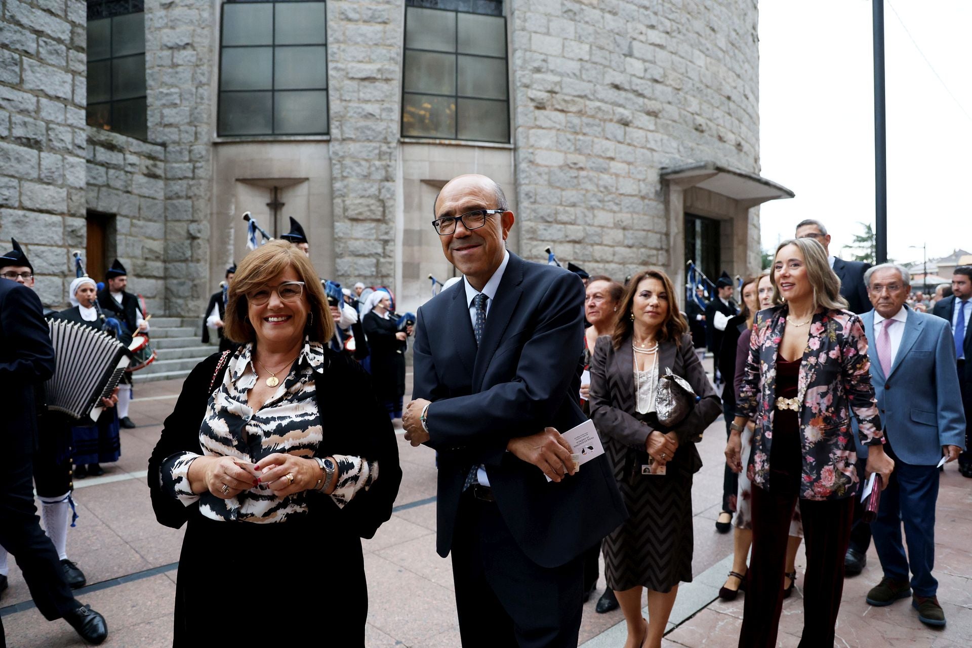 Elegancia y sobriedad entre los invitados al concierto previo a los Premios Princesa de Asturias