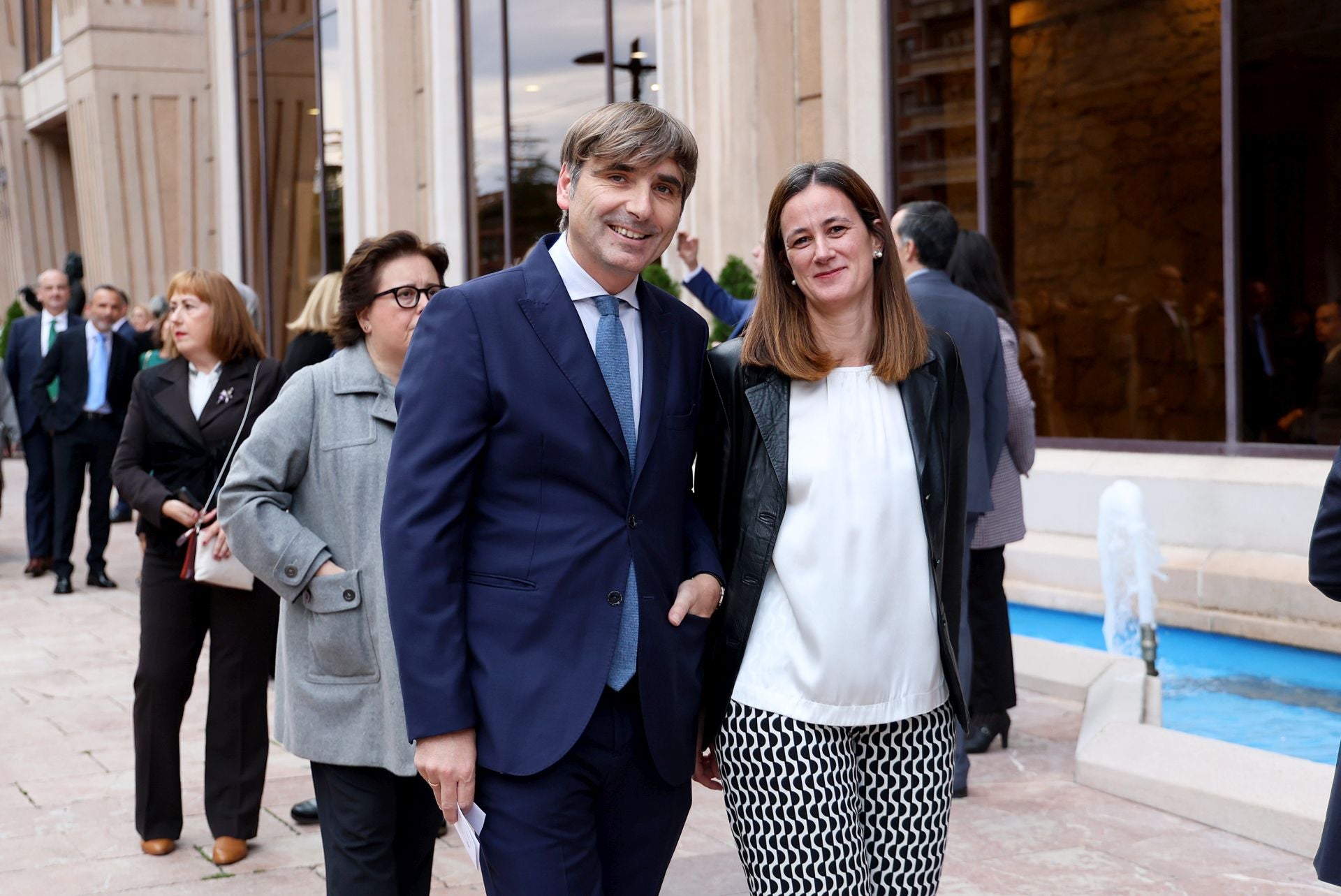 Elegancia y sobriedad entre los invitados al concierto previo a los Premios Princesa de Asturias