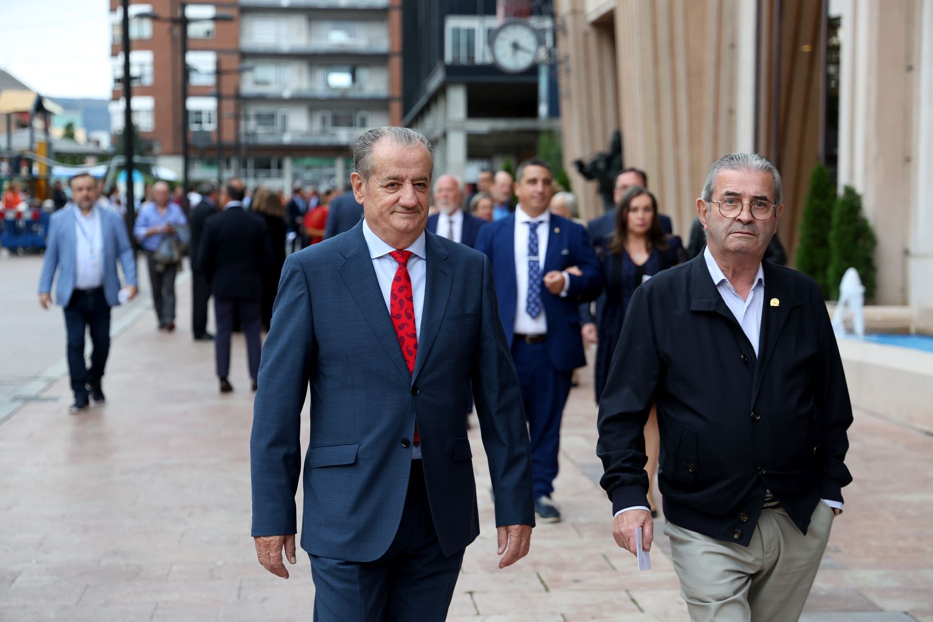 Elegancia y sobriedad entre los invitados al concierto previo a los Premios Princesa de Asturias