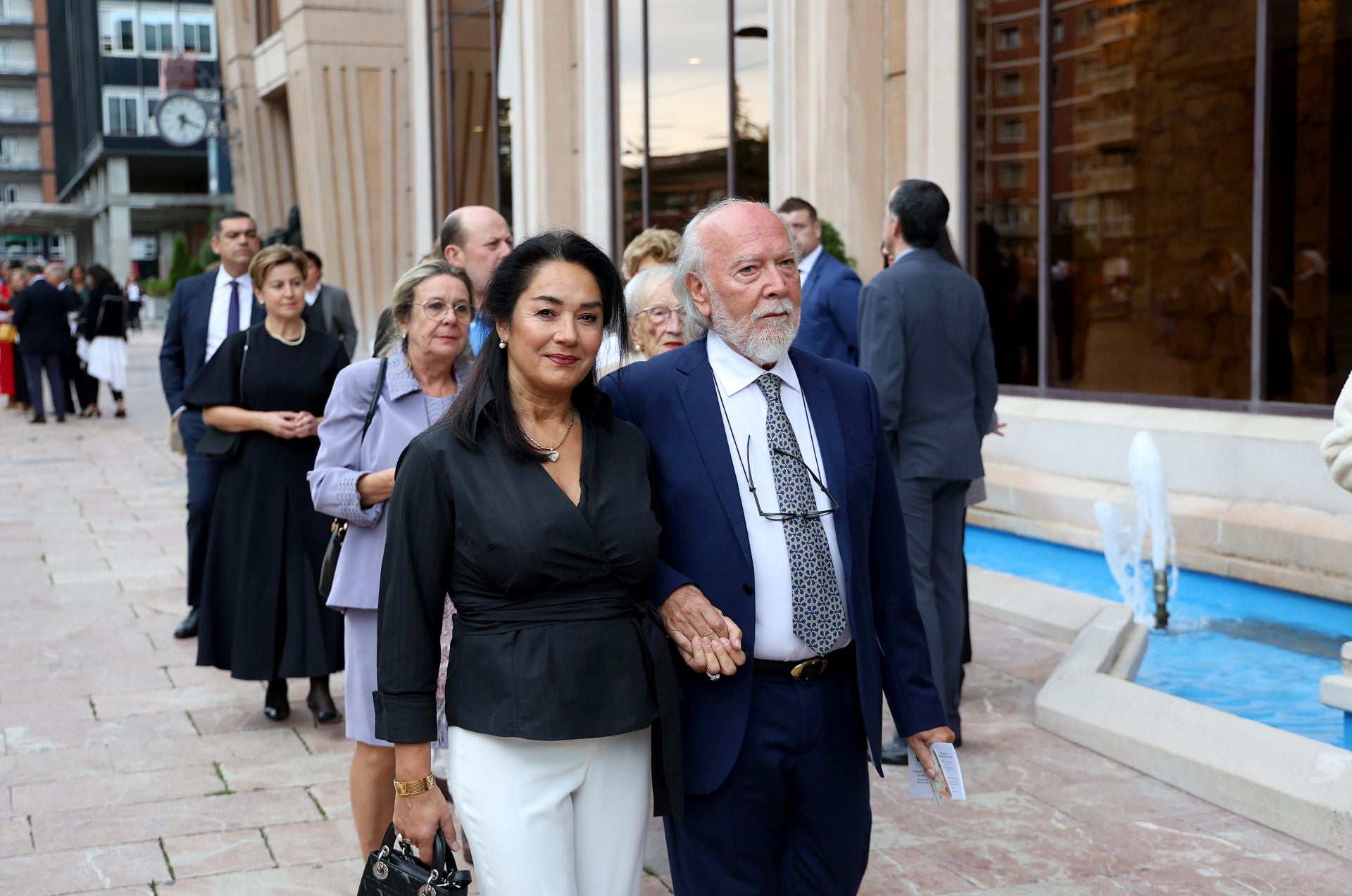 Elegancia y sobriedad entre los invitados al concierto previo a los Premios Princesa de Asturias