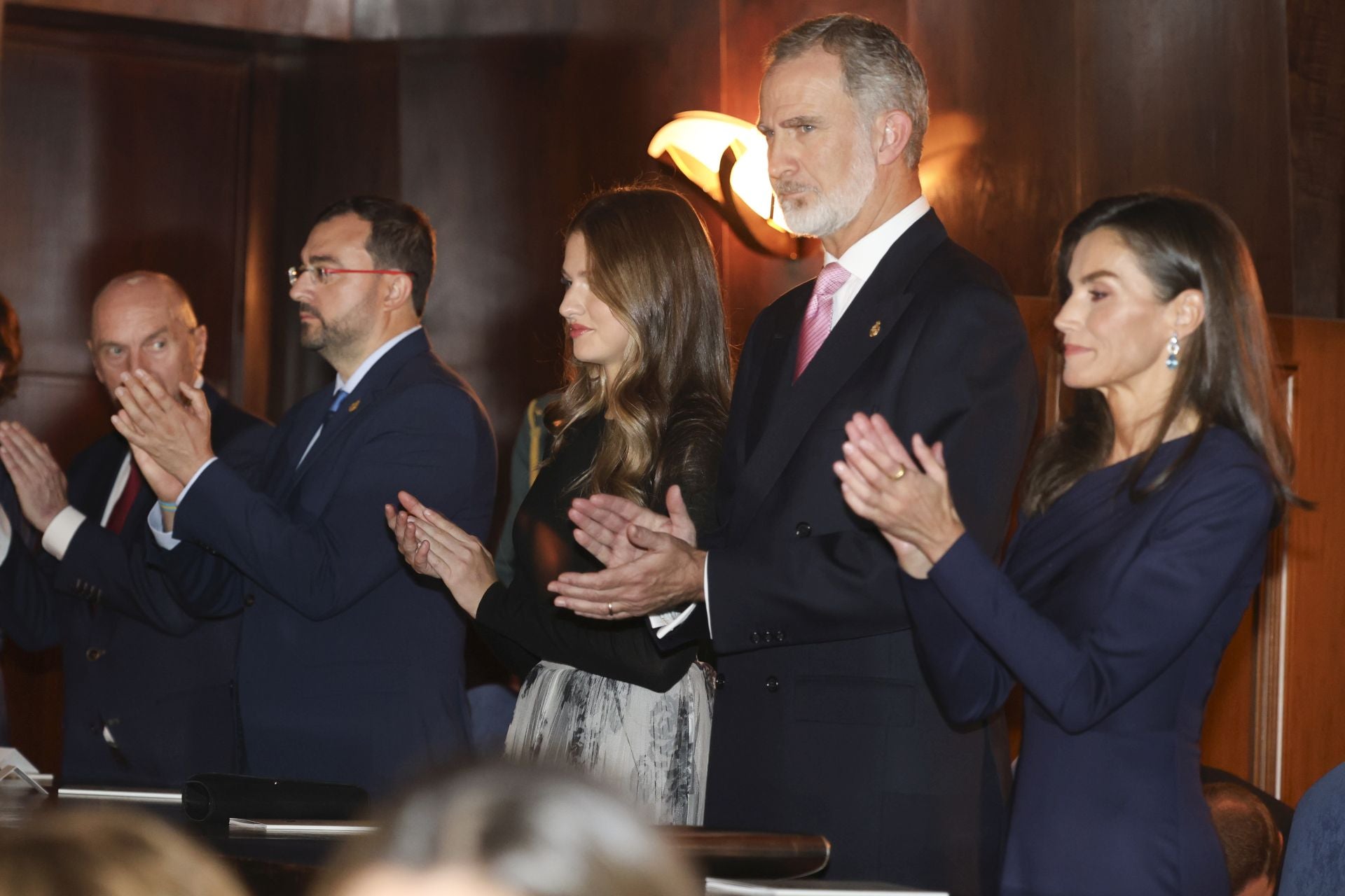 Los estilismos de la Familia Real en el concierto previo a los Premios Princesa de Asturias