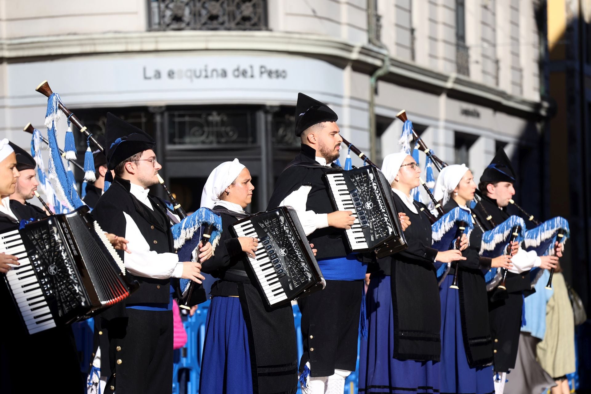 Multitudinario recibimiento a la Princesa Leonor en Oviedo